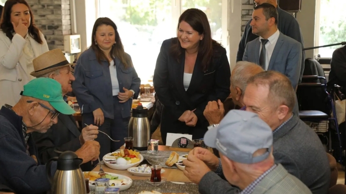 EDİRNE BELEDİYESİ DÜNYA YAŞLILAR GÜNÜ’NDE BÜYÜKLERİ BİR ARAYA GETİRDİ