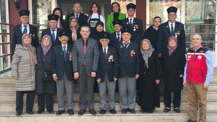 ŞEHİT YAKINLARI VE GAZİLER İÇİN “EBRU SANATI” KURSU BAŞLADI