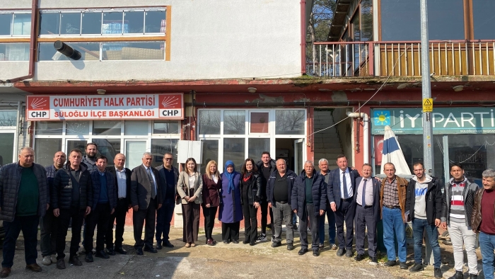 CHP SÜLOĞLU KADINLAR GÜNÜ İÇİN ÇİÇEK DAĞITTI