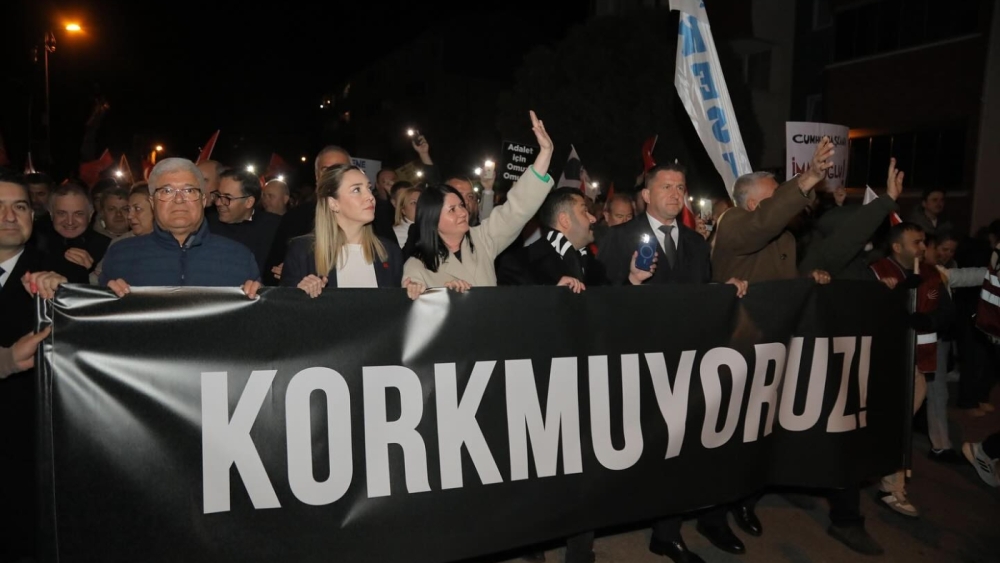 CHP’LİLERDEN İMAMOĞLU İÇİN DESTEK YÜRÜYÜŞÜ