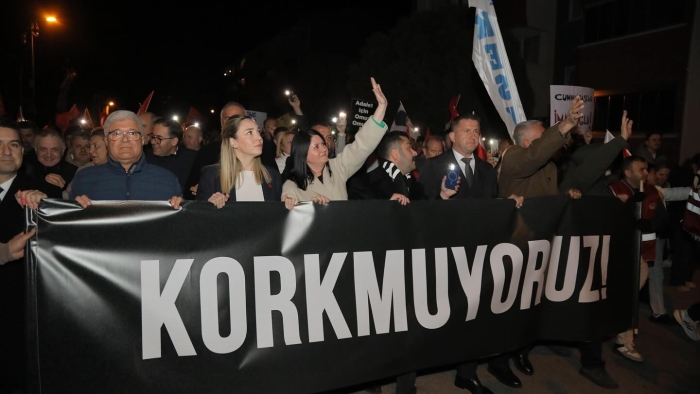 CHP’LİLERDEN İMAMOĞLU İÇİN DESTEK YÜRÜYÜŞÜ