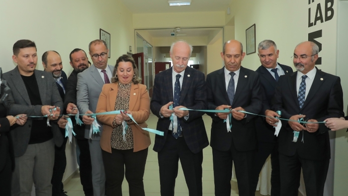 TÜ EĞİTİM FAKÜLTESİ’NDE STEM İNOVASYON LABORATUVARI VE OKUMA SALONU AÇILDI