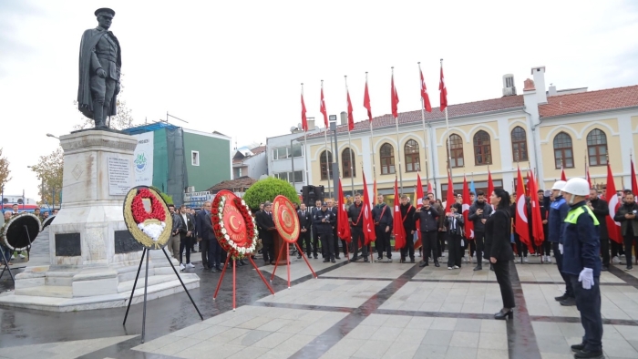 BAŞKAN FİLİZ GENCAN: “SENİN IŞIĞINDA YÜRÜMEK EN BÜYÜK ONURUMUZ ATAM”