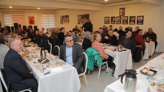 CHP AİLESİ’NDEN GAZETECİLERE ANLAMLI KUTLAMA