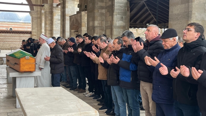 EDİRNE’NİN TANINMIŞ AVUKATLARINDAN ŞEREF KOÇYİĞİT SON YOLCULUĞUNA UĞURLANDI