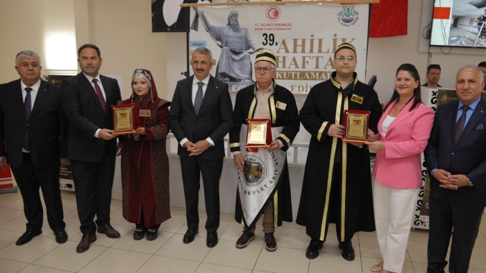 EDİRNE’DE YILIN AHİSİNE ‘ŞED KUŞANMA’ TÖRENİ GERÇEKLEŞTİRİLDİ