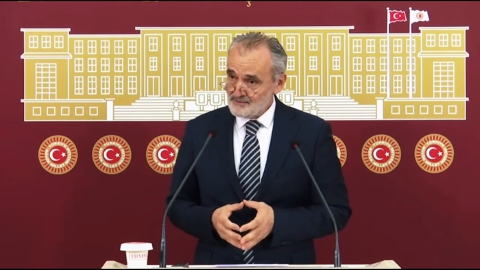 AKALIN: “PENCERESİZ SINIFLAR, DÜŞEN PENCERELER… BU ÇOCUKLAR BU KOŞULLARDA NASIM EĞİTİM GÖRECEK”